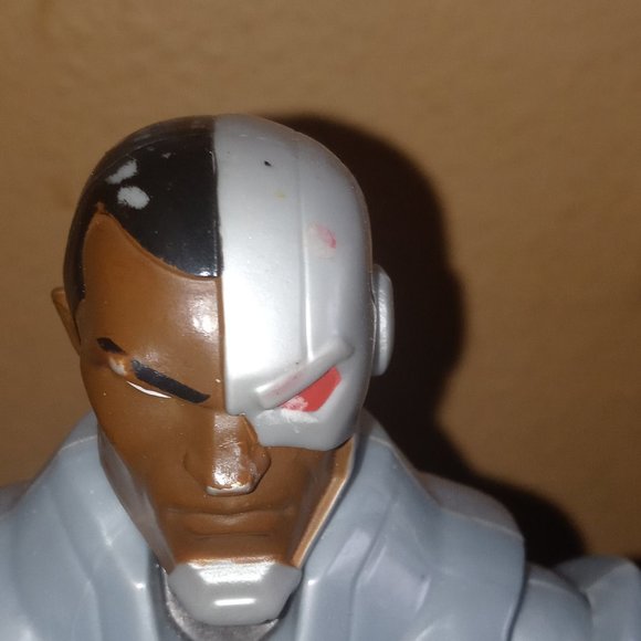 DC Comics 12 in Cyborg Action Figure - Picture 4 of 6